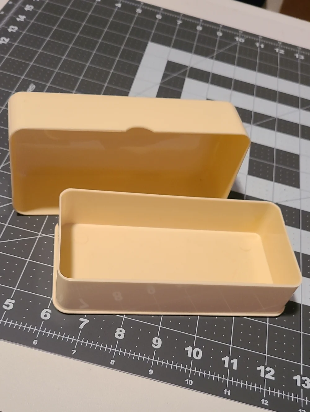 Vintage Deluxe Zigzag Attachment Box Container Plastic Cream Sewing Machine